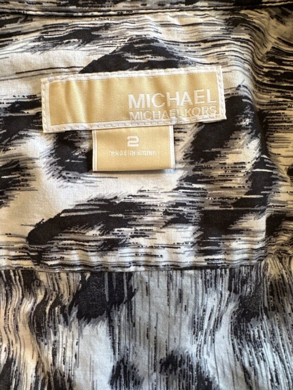 Michael Kors Womens Button-Up Shirt Black & White Abstract Print Size 2 Long Sle - Picture 4 of 4